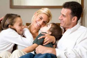 تحقیق نقش والدین در ایجاد فضای نشاط و شادابی در خانواده